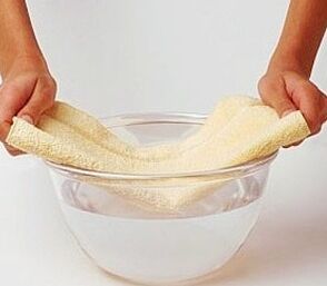 compresses le mint agus salann chun cóir leighis a fungas toenail